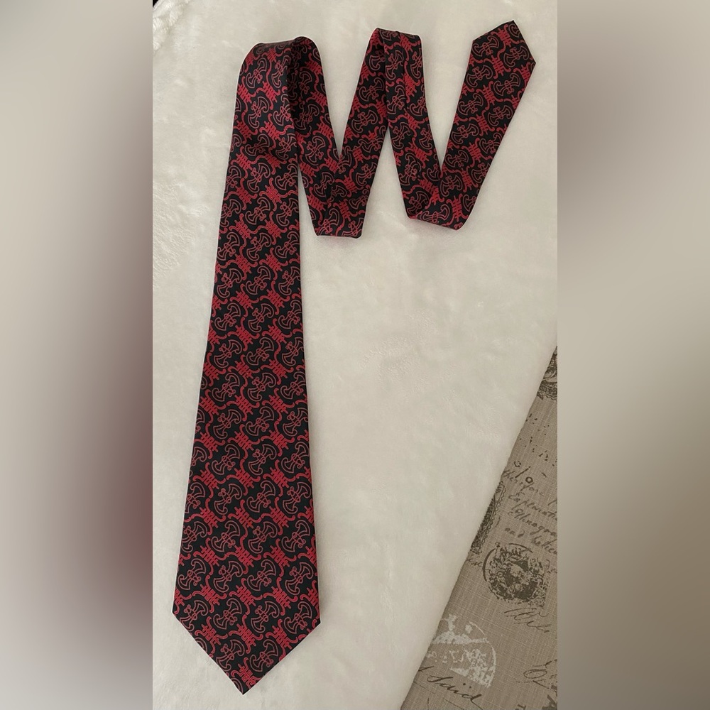 Vintage Silk Stylish Black and Red Men's Tie